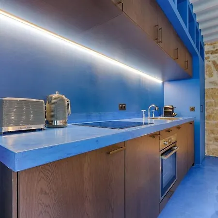 Mykeypers - Luxurious Private House With Jacuzzi For 10p/4br - Heart Of Apartment